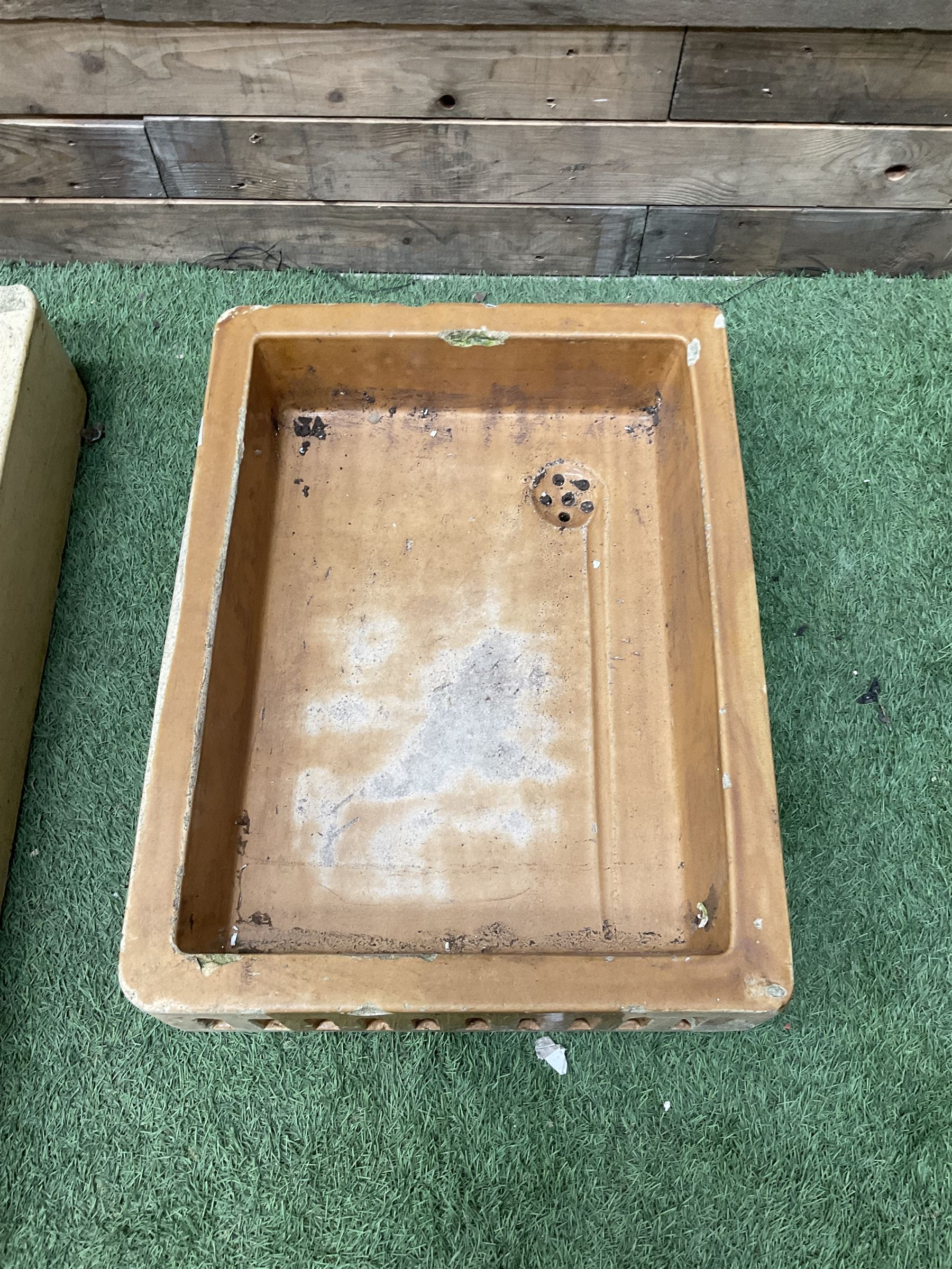 Set of three salt glazed sinks - THIS LOT IS TO BE COLLECTED BY APPOINTMENT FROM DUGGLEBY STORAGE, GREAT HILL, EASTFIELD, SCARBOROUGH, YO11 3TX