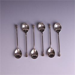 Set of six mid 20th century silver seal top teaspoons, hallmarked William Suckling Ltd, London 1960, contained within fitted case