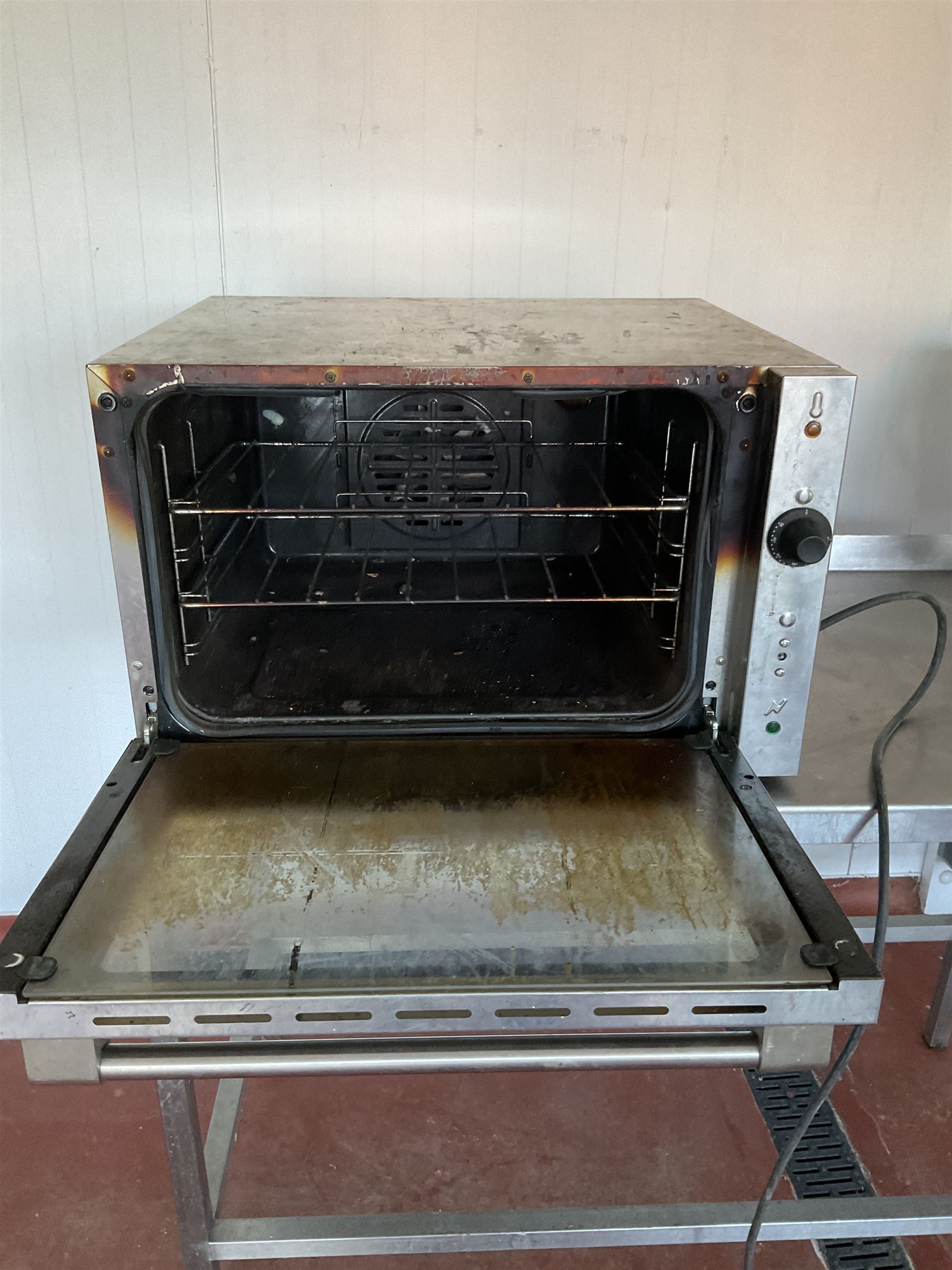 Burco 444441151 table top convection oven THIS LOT IS TO BE COLLECTED