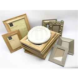 Collection of wooden picture frames, including four 21x29cm with solid oak frames. 