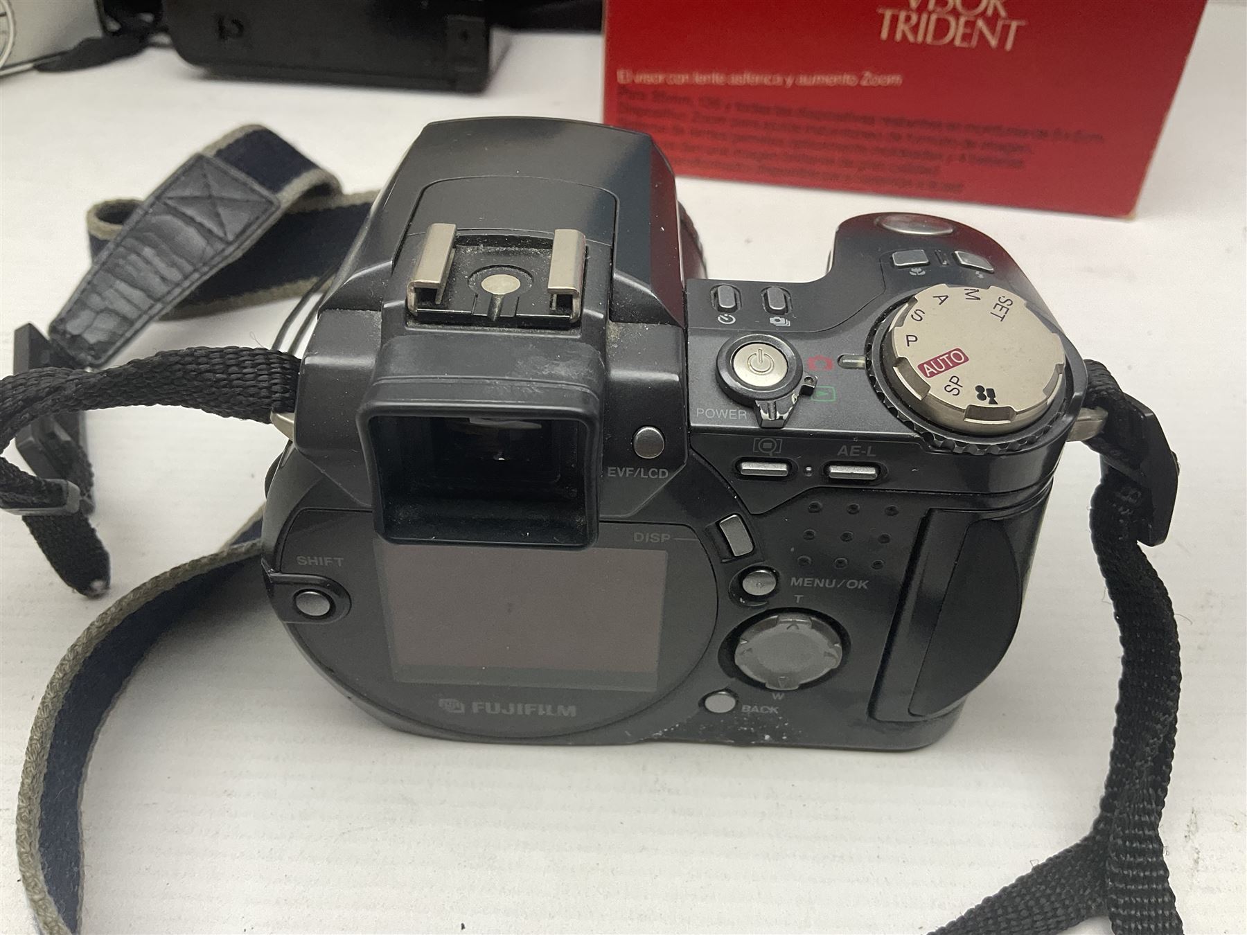 Collection of cameras, including Nikon F401 AF camera body, serial no 2111407, with Sigma Zoom Master 1:3.5-4.5 f=35-70mm lens, Fujifilm camera body etc 