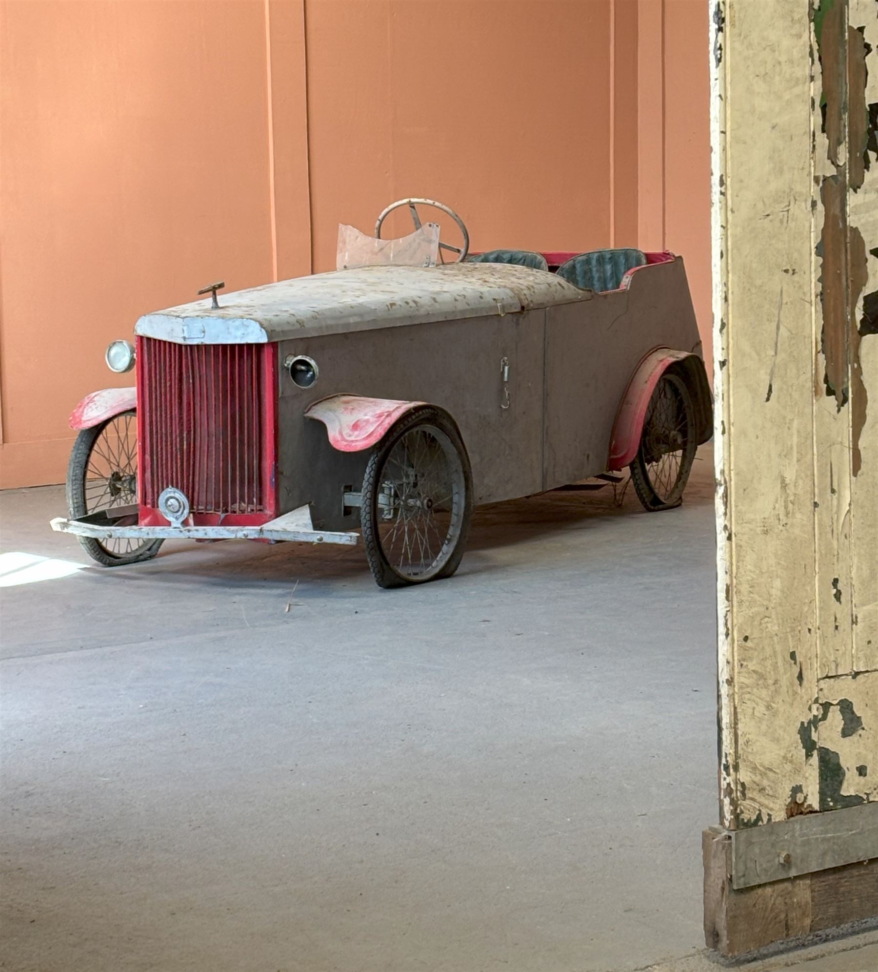 1930's open top two seater electric cycle sports car, in barn find condition, powered by 12v batteries and an electric motor. N.B. There is photographic evidnce to suggest this car was previosuly road registered with 'DMT8' liscence plate. L270cm, W100cm.  - COLLECTION BY APPOINTMENT FROM: The White House, Thirsk Road, Easingwold, York, YO61 3NF - CALL 01723 507111 TO ARRANGE