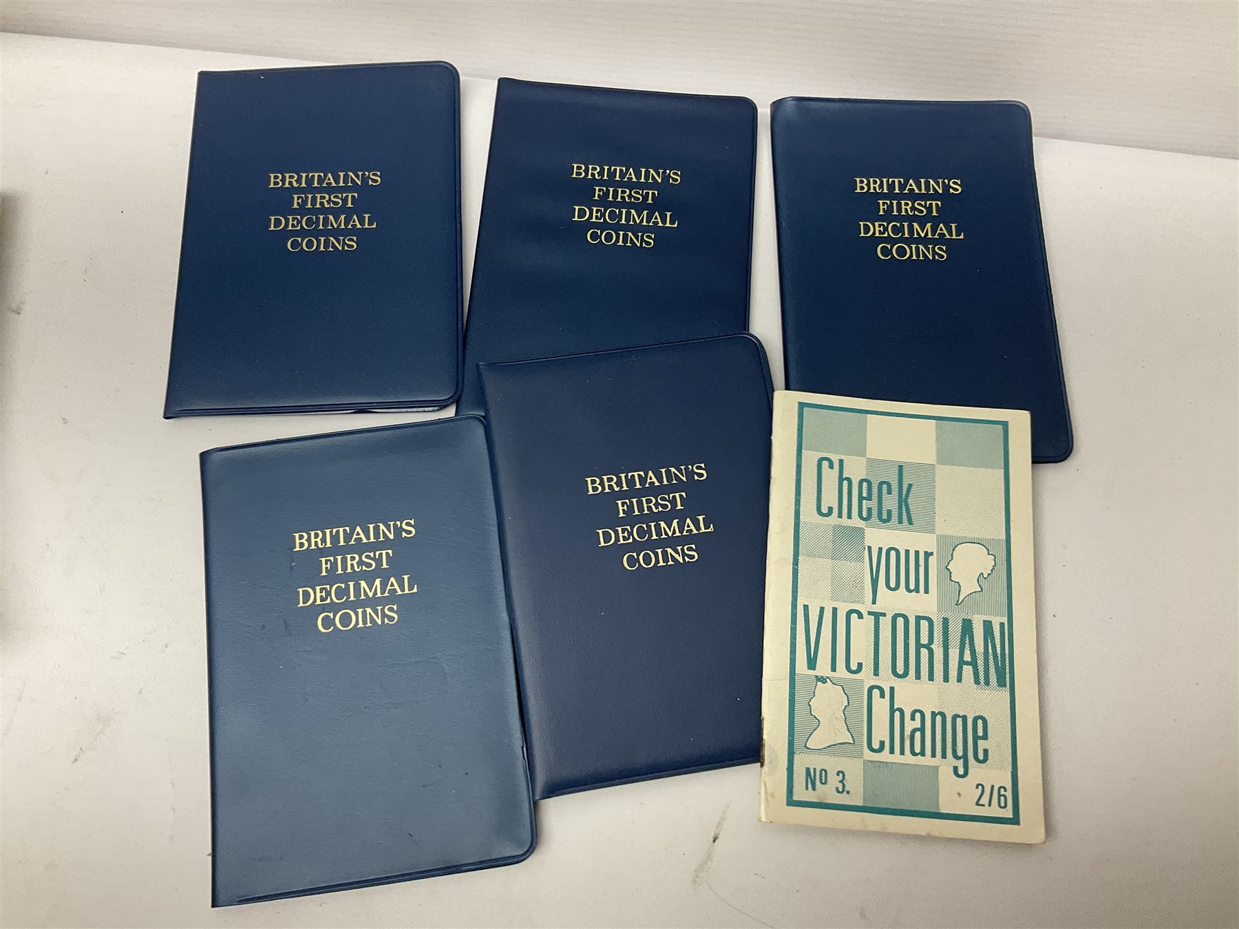 Great British and World coins, including small number of pre 1920 silver coins, pre-decimal coinage, commemorative crowns, Britain's first decimal coins sets in blue wallets, Swiss francs etc