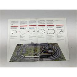 Hornby '00' gauge - Flying Scotsman boxed electric train set with No.4472 'Flying Scotsman' locomotive, three coaches and accessories