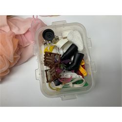 Sindy - ten 1980s 033055X dressed fashion dolls; together with a quantity of loose clothing, shoes and other accessories