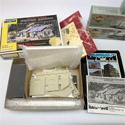 HO scale - nine American goods wagon plastic construction kits comprising three Proto 2000 Series Mather 40' Single Deck Stock Cars and 50 ton War Emergency Hopper, two Tichy Train Group 4024 Wood Reefers, two Athearn hopper wagons and Roundhouse Caboose; together with DPM Gold Coal River Passenger and Freight Depots and two Langley Miniature Models lorry kits, all boxed (12)