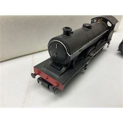 Hornby '00' gauge - Intercity 125 2-car set Nos.43010 & 43011 with one coach in original box with track and additional 4-6-0 locomotive and tender No.7476 and goods wagon; and another similar HST Intercity 125 2-car set Nos.43125 & 43126 with two coaches in original box with track and controller (2)