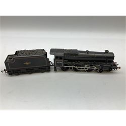 Hornby '00' gauge - Class A4 4-6-2 locomotive 'Golden Fleece' No.60030; Class A4 4-6-2 locomotive 'Seagull' No.4902; 'Black 5' Class 4-6-0 locomotive No.45192; and Class B12 4-6-0 locomotive No.8509; all unboxed (4)