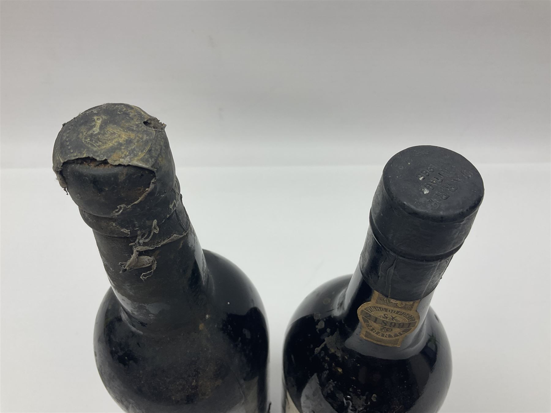 Warre's 1985, vintage port, 75cl unknown proof, and Cockburn 1960, vintage port (2)