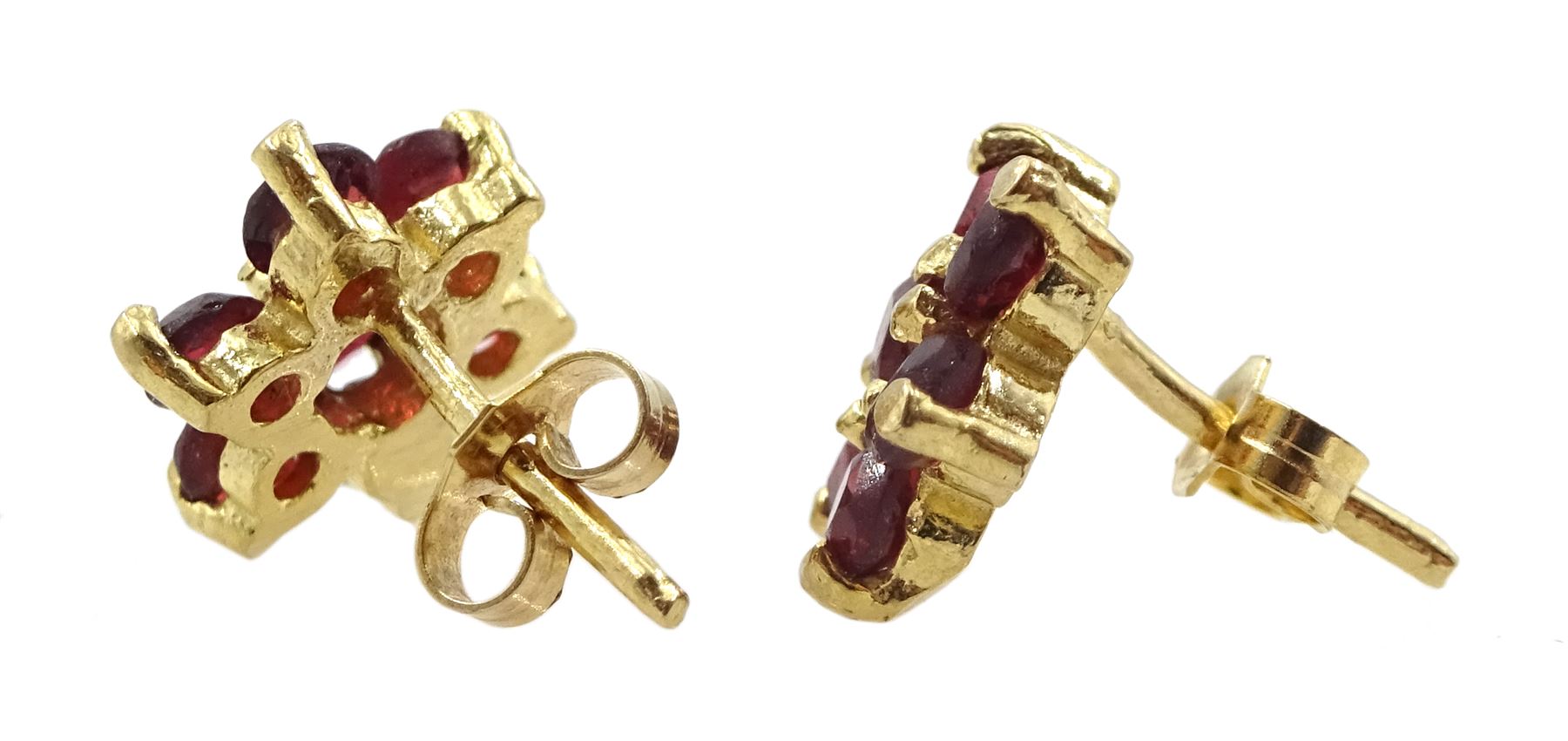 Pair of 9ct gold garnet flower stud earrings, stamped 375