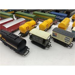'00' gauge - Hornby Class 43 HST125 train with locomotive 43010/43011 and five various coaches (one in poor box); two other unboxed Hornby coaches; and over thirty goods wagons by Jouef, Hornby etc; all unboxed