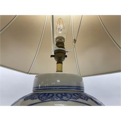 Chinese blue and white table lamp of baluster form, decorated with birds and floral displays, on hardwood base with shade, H78cm