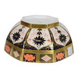 Royal Crown Derby 1128 Imari pattern octagonal bowl, D28cm