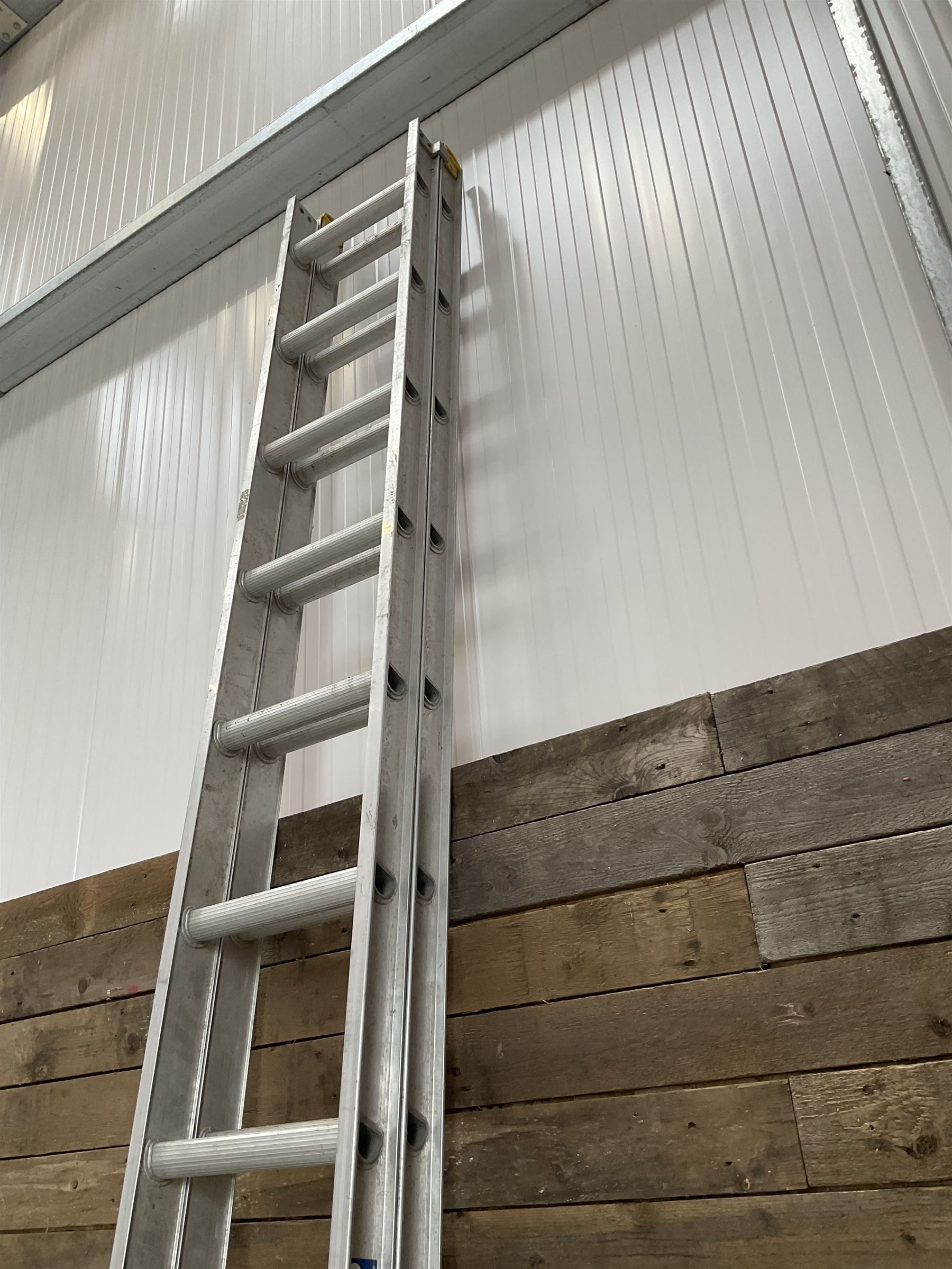Clima pair of aluminium extending ladders - 3.96m closed, 7.26m extended