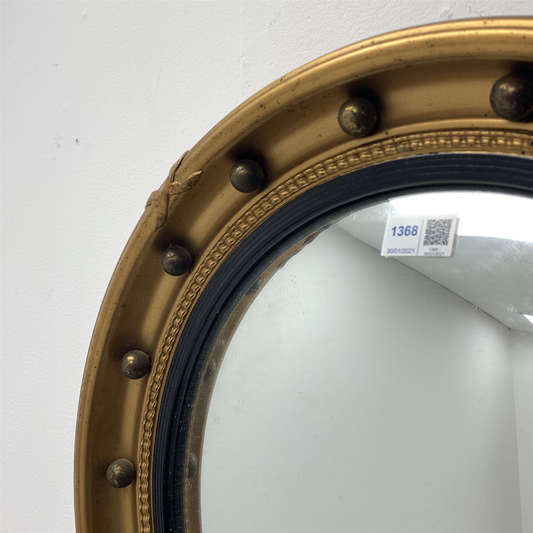 *20th century circular gilt wall mirror with convex glass, moulded black lacquered slip and mounted ball surround, D53cxm