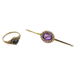 Gold Kambaba jasper ring and an Edwardian gold amethyst and seed pearl bar brooch, both 15ct
