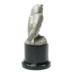 Presentation silver plated model of an owl by Phillips, Aldershot to Col. H.R.S. Pain M.C. 4th/7th Royal Dragoon Guards, Staff College Camberley, December 1959 H13cm