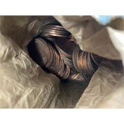 Great British and World coins, including pre-decimal pennies and half pennies, other pre-decimal coins, commemorative crowns, Euro coinage, United States of America one dollar banknotes etc