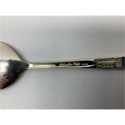 Oneida Community silver plated cutlery in the Mansion House pattern, comprising fithteen teaspoons, twelve soup spoons and six serving spoons together with matched cutlery, compromising fourteen forks, twentythree knives, twelve spoons, ten dessert spoons, one teaspoons,and a selection of other cutlery. 