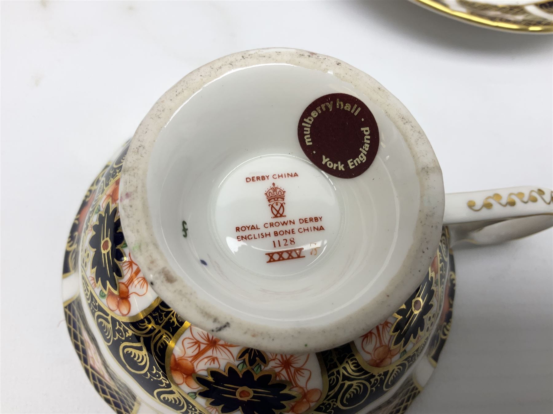 20th century Royal Crown Derby Imari 1128 pattern tea wares, comprising six teacups, five saucers, five side plates, a pair of serving plates, and one other with wavy rim, each with printed marks beneath including various year cyphers, side plates D16cm serving plates each approximately D22cm