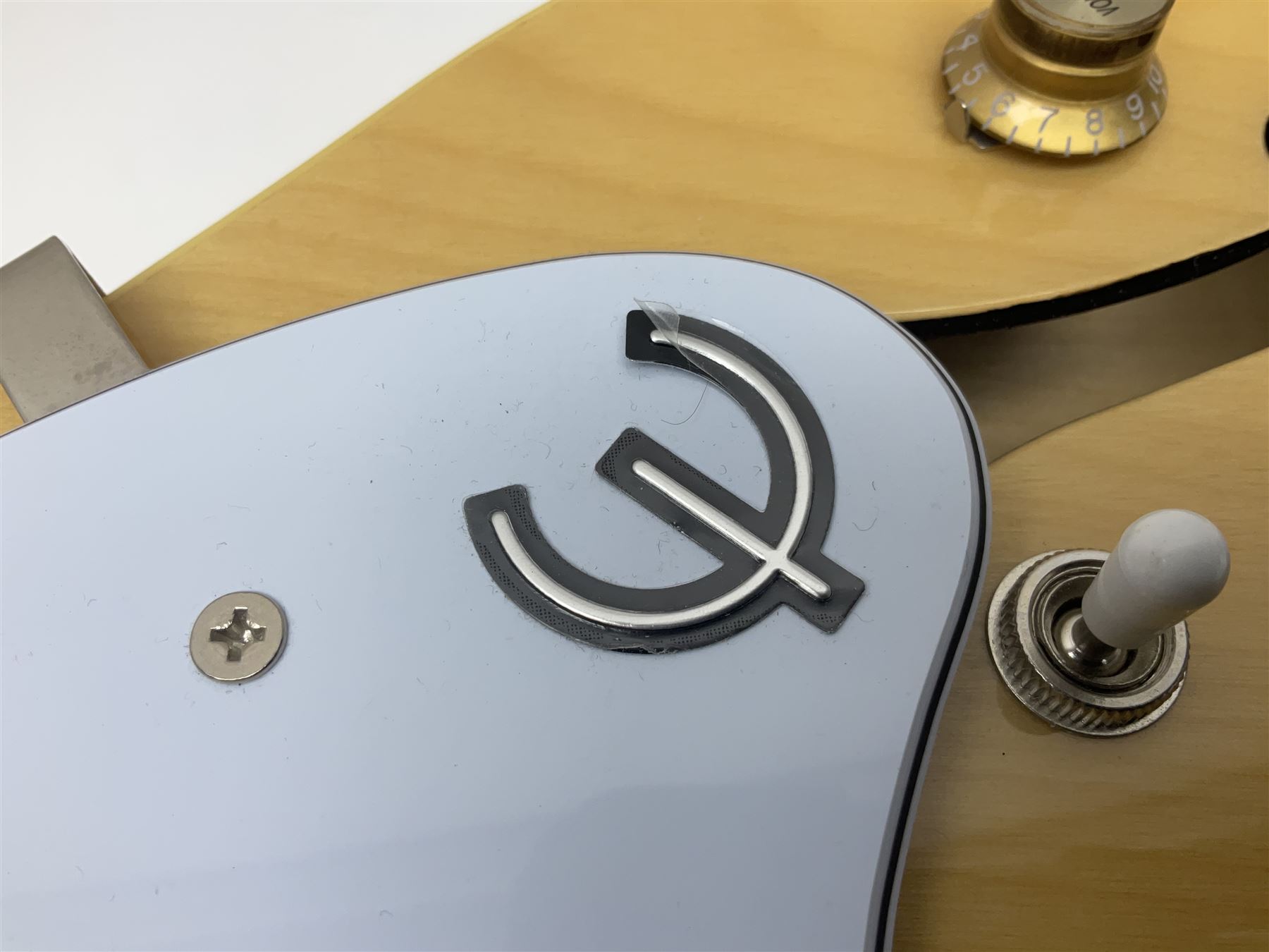 Epiphone Casino NA semi-acoustic guitar with natural maple finish and P90 pick-ups, serial no.19061529340, L105cm overall; in original hard carrying case