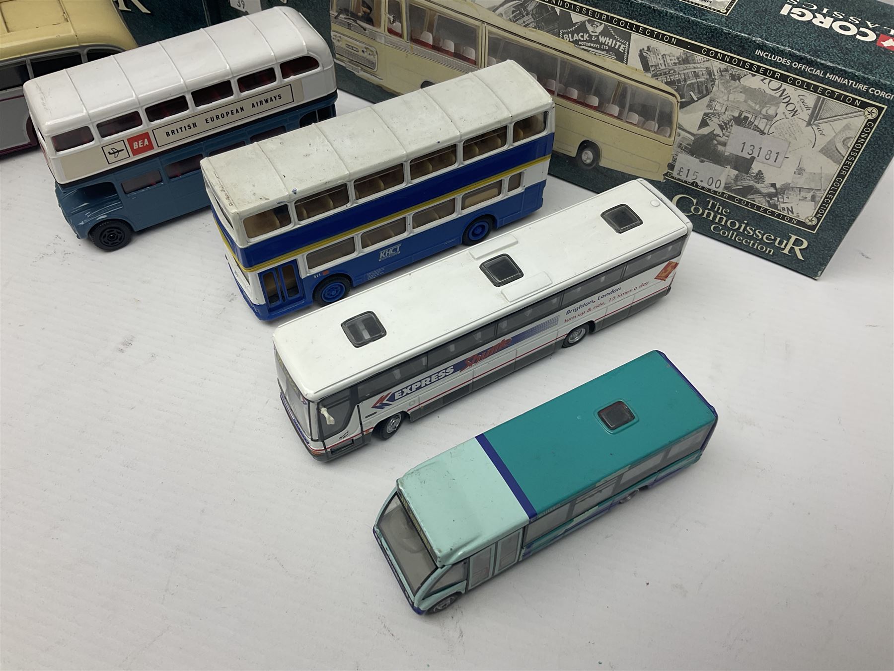 Corgi - twenty-three modern die-cast models of buses and coaches to include 35301, 35303, 35305 and 91916; mostly loose but nine boxed 