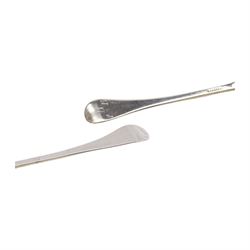 Pair of 18th century American silver Hanoverian pattern tablespoons, marked for Paul Revere Jr., Boston MA, L20cm


