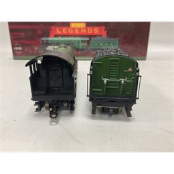Hornby ‘00’ gauge - Limited Edition Hornby Legends Series no.989/1000 Class A1 LNER 4-6-2 ‘Flying Scotsman’ no.4472 in green; in original box with certificate of authenticity 