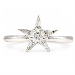 18ct white gold diamond star cluster ring, single round brilliant cut diamond, surrounded ...