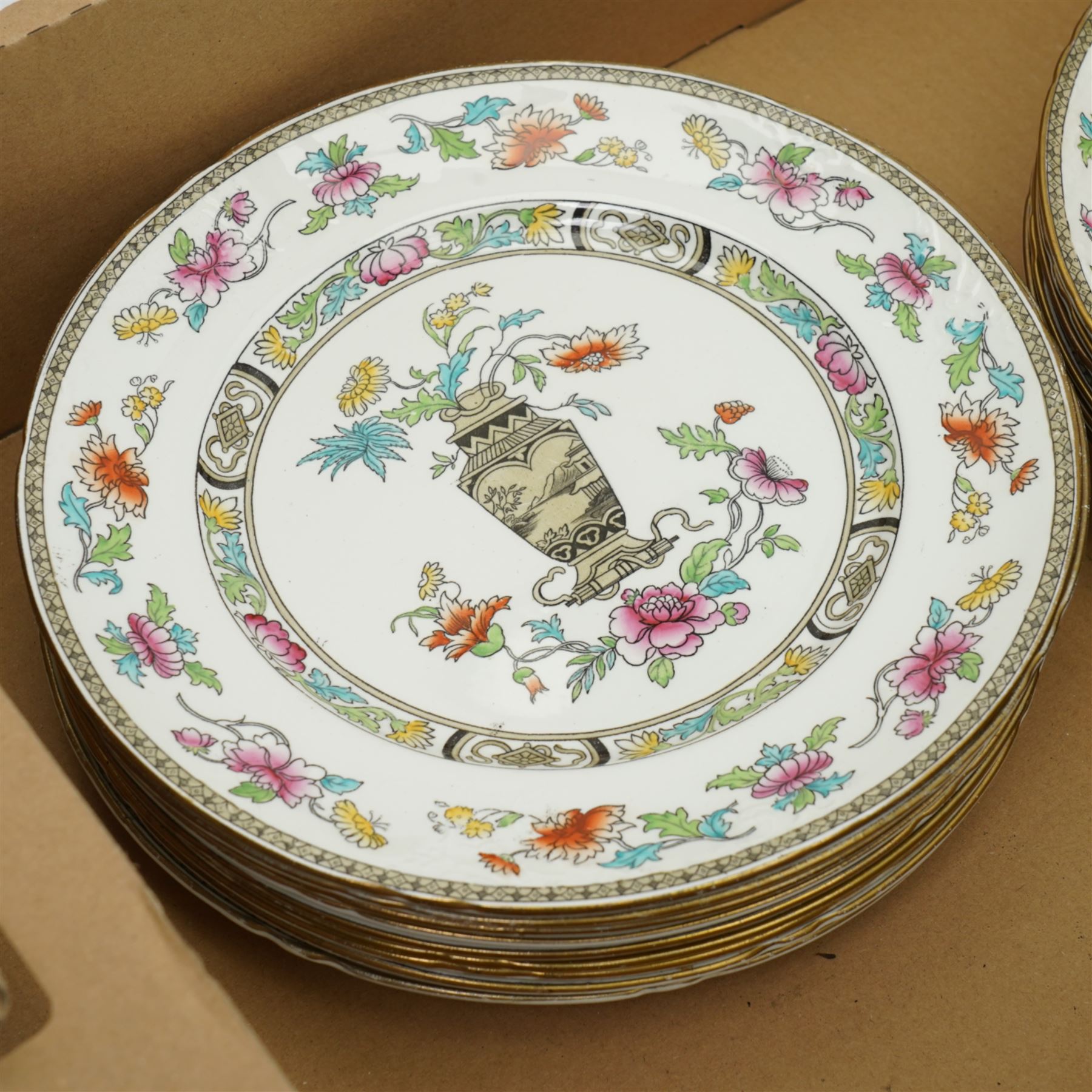 Royal Doulton dinner service decorated with Chinese vases and flowers approx 40 pieces