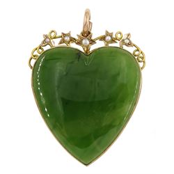 Early 20th century gold mounted heart shaped jade pendant, with gold leaf design top set with seed pearls, stamped 9ct
