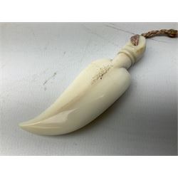 Carved ivory scent bottle in the form of a tooth, L8cm
