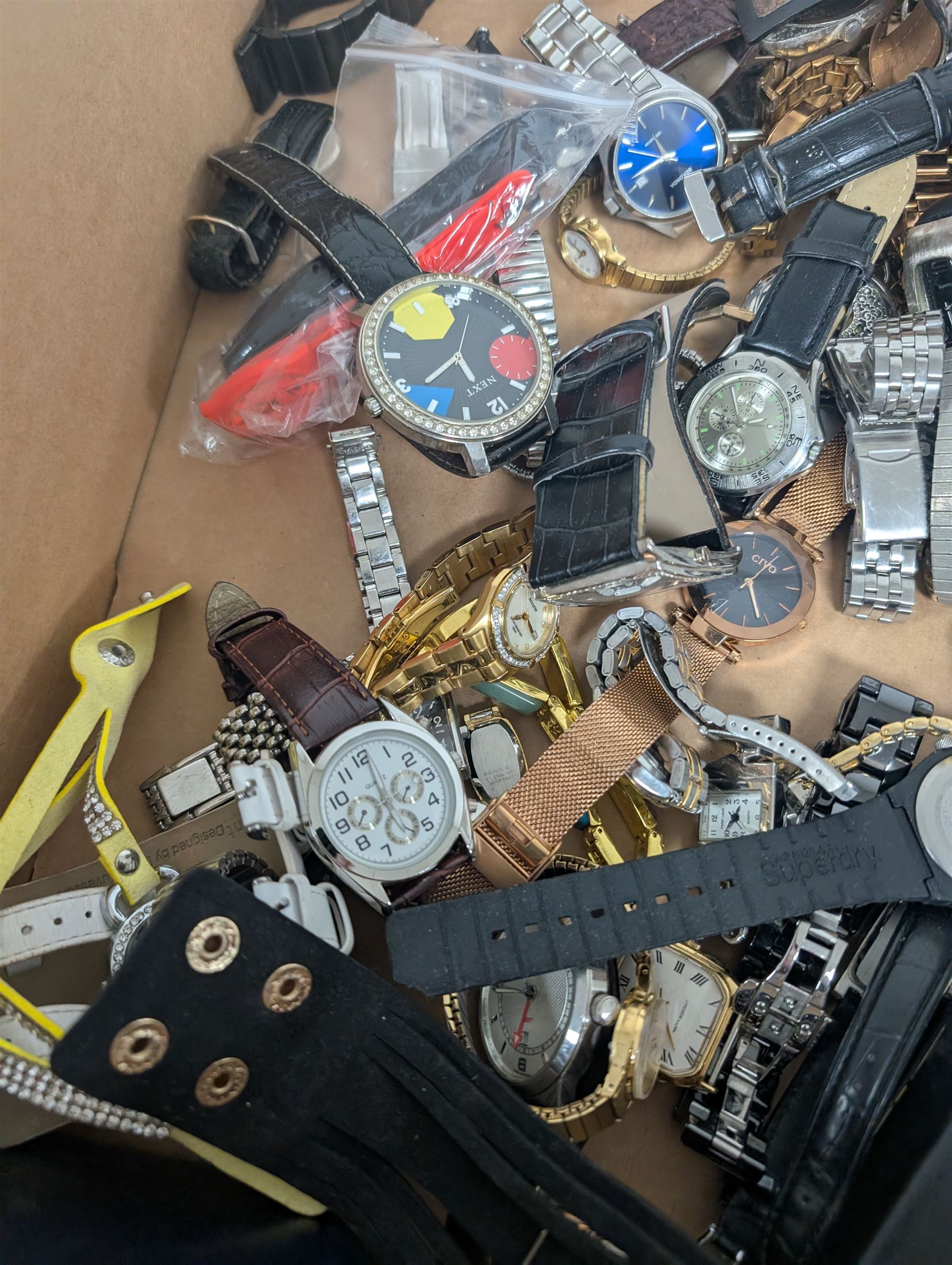 Large collection of watches, including Eddie Stobart pocket watch, Sekonda, Fossil, Timex etc