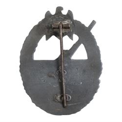 WWII pattern Kriegsmarine Costal Artillery badge, H6cm
