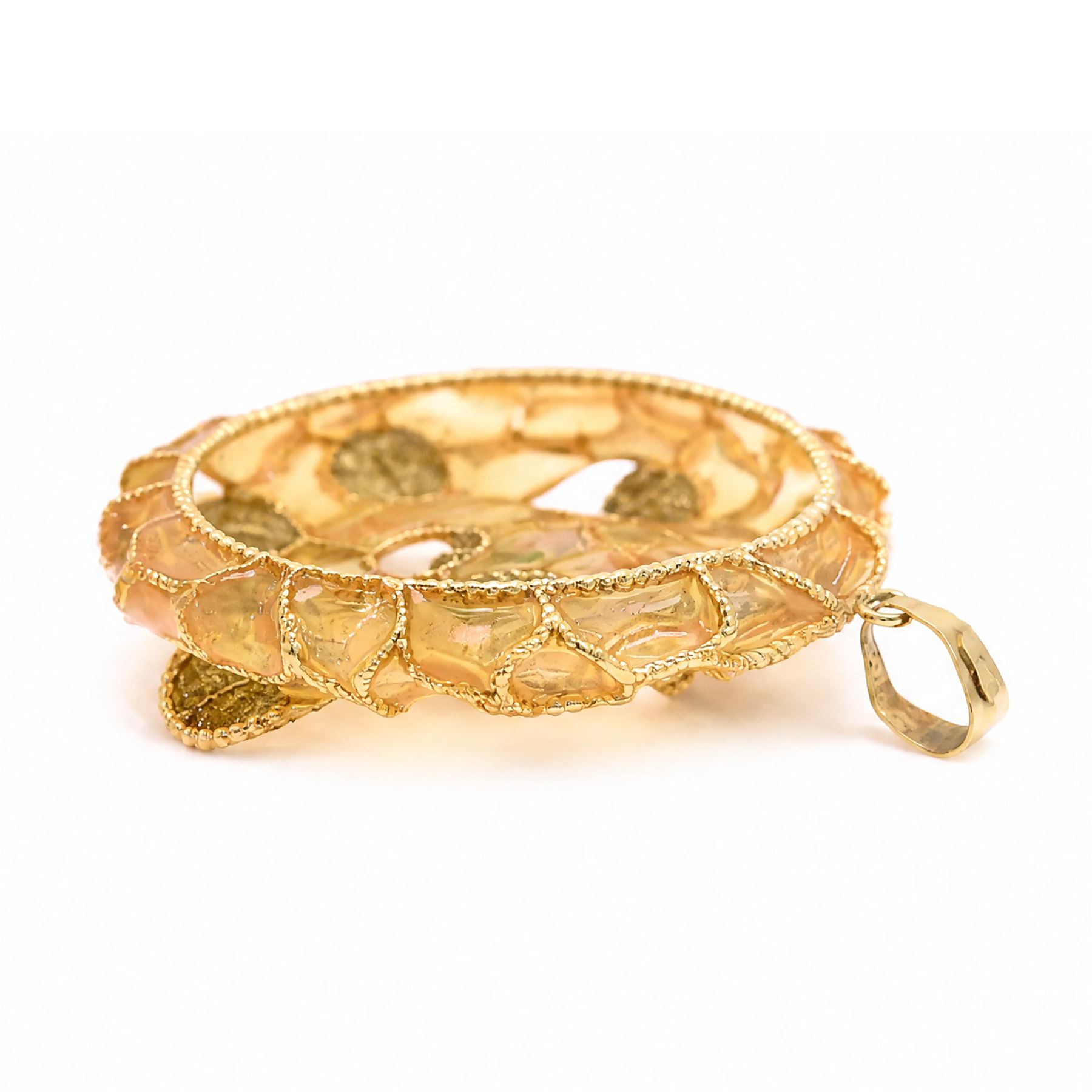 18ct gold plique-à-jour circular pendant, yellow and gold glitter plique-à-jour decoration, some raised within a beaded and rope twist framework, stamped 750