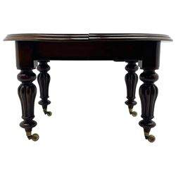 Victorian mahogany extending dining table, circular telescopic extending top with moulded edge, two additional leaves, on turned and lobe carved supports with brass and ceramic castors 