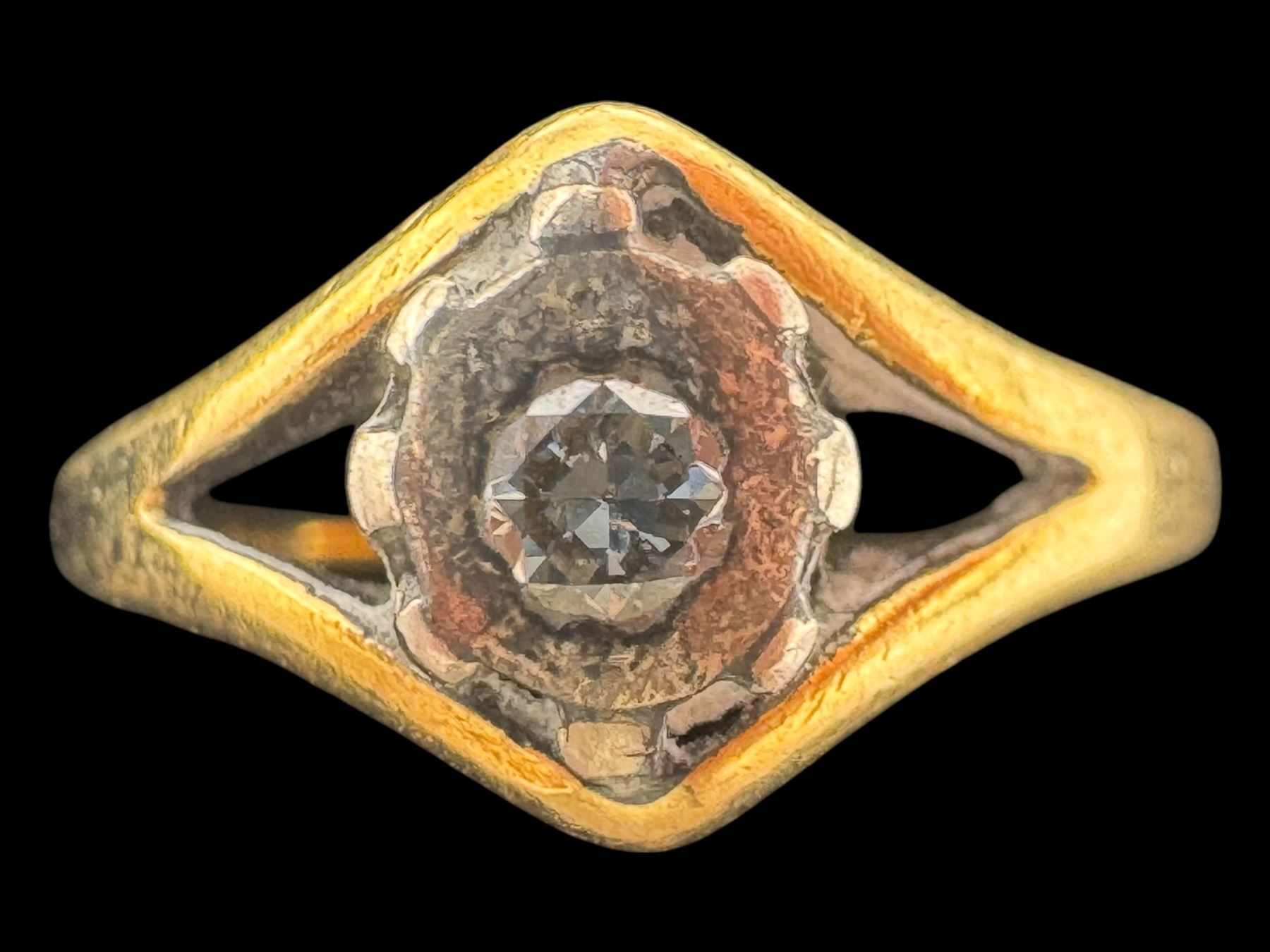 18ct gold stone set ring, together with a 9ct gold signet ring with split band