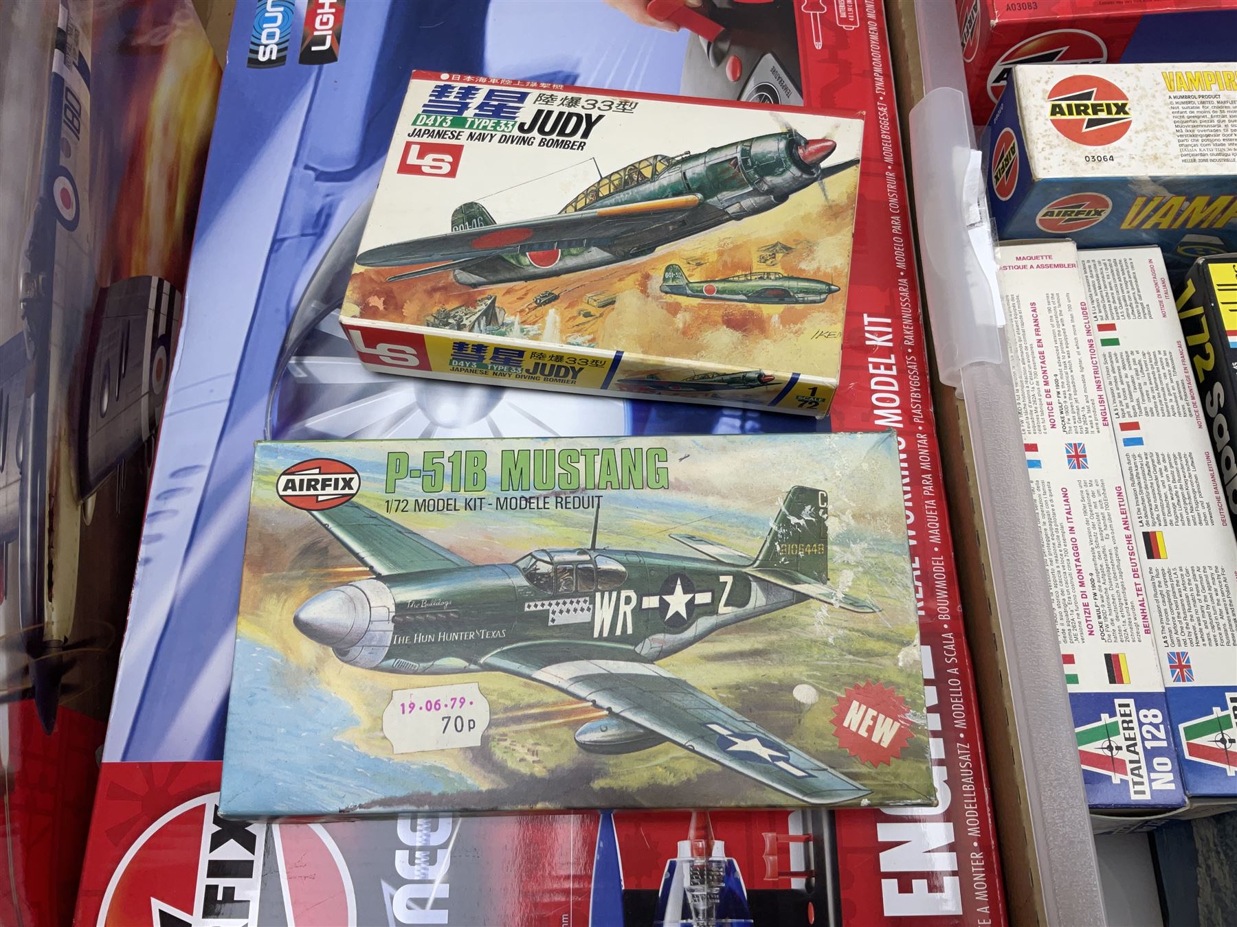 Twenty-eight model aircraft construction kits by Airfix (6) including Jet Engine; Hasagawa (5); LS (2); Italeri (2); Revell (2); ESCI (3); Heller (4); AMT ERTL, Matchbox, Lindberg and Hales; all boxed (28)