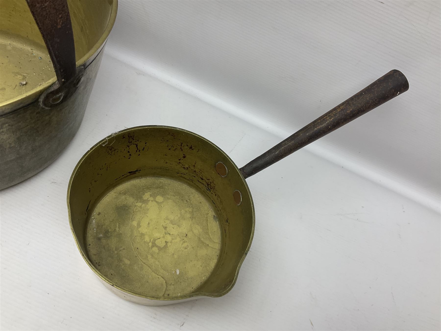 Jam pan, bed pan and other metalware 