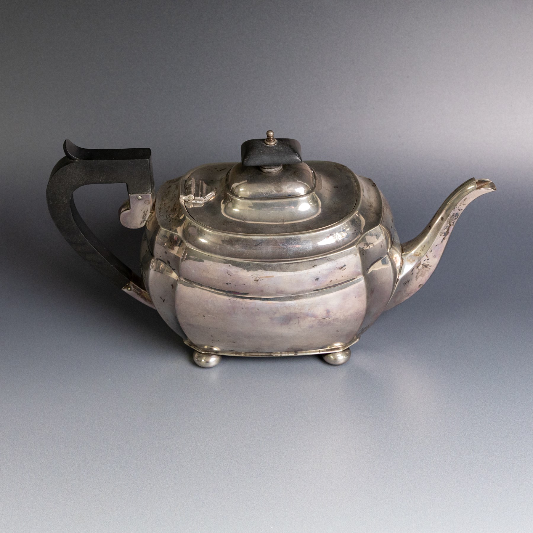 1930s silver three piece tea service, comprising teapot, milk jug and open sucrier, of oval form, the teapot with ebonised handle and finial, hallmarked S Blanckensee & Son Ltd, Chester 1931
