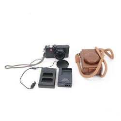 Leica D-Lux 3 compact digital camera serial no. 3172529, with a Leica DC Vario-Elmarit 1:2.8-4 .9/6.3-25.2 ASPH lens, in brown leather Leica soft shell case