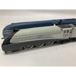 Hornby ‘00’ gauge - Class A4 4-6-2 locomotive ‘Silver Fox’ no.2512 in LNER silver; Princess Coronation Class 4-6-2 locomotive ‘Coronation’ no.6220 in LMS blue; both unboxed (2)