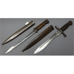  Spanish Model 1941 Bolo bayonet, the 24cm blade marked FN Toledo, in metal scabbard, and a German 1884-98 knife bayonet with 25cm blade marked S/174G, in metal scabbard (2)  