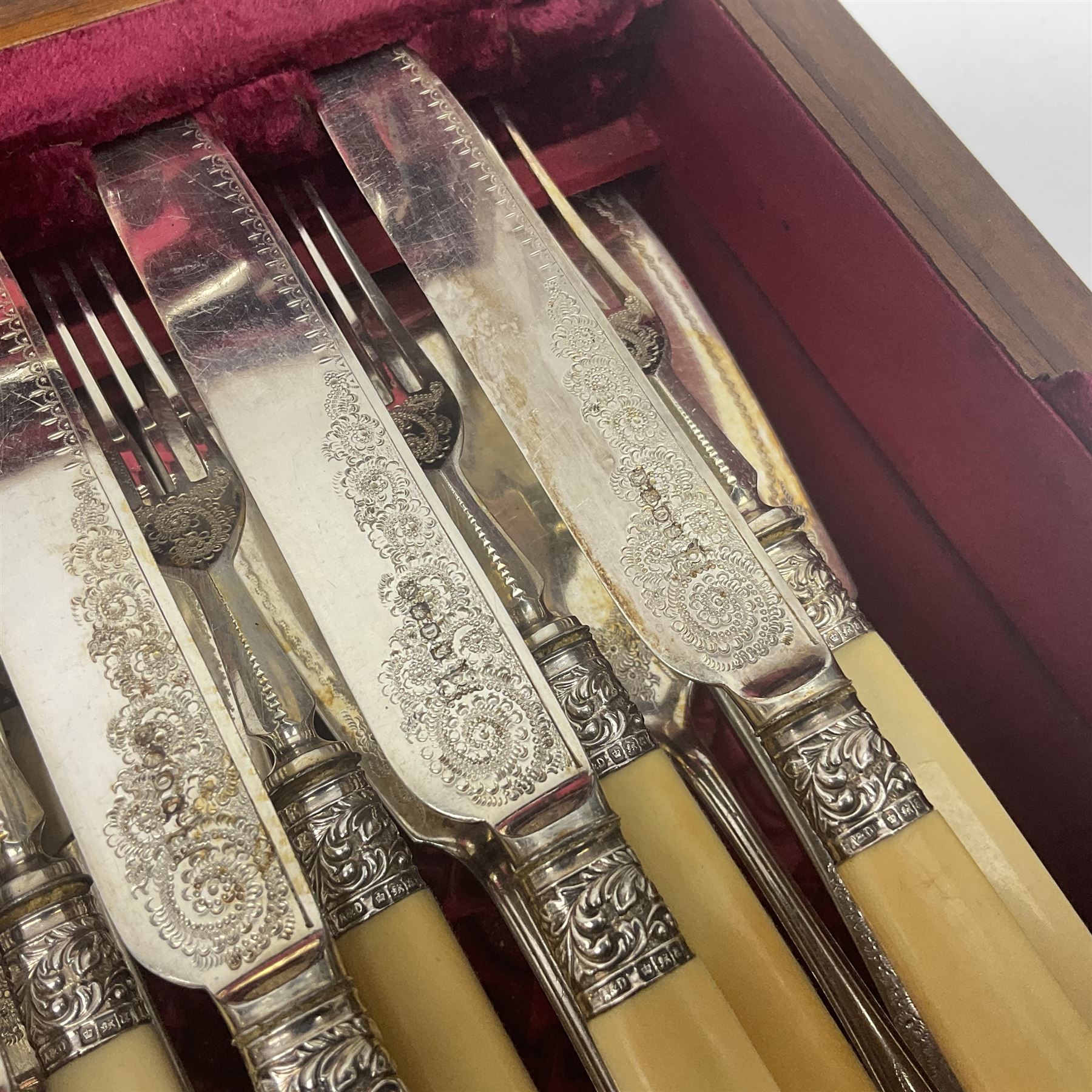 Canteen of cutlery by George Davis, Halifax, with silver ferrules 