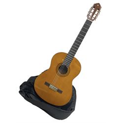 Yamaha CX40 electro-acoustic guitar L102cm in Tanglewood soft Gig-Bag