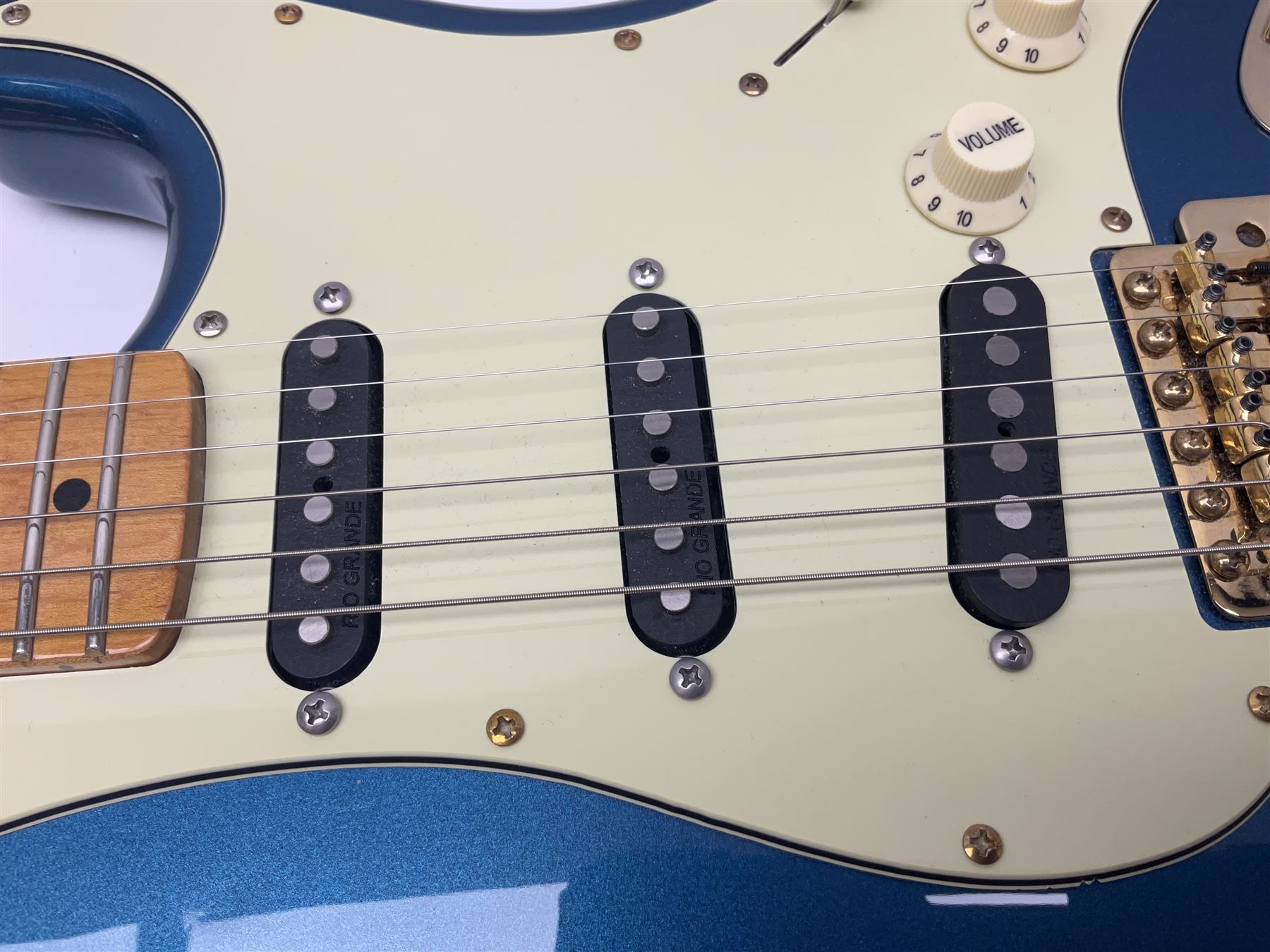 Fender Stratocaster style electric guitar in metallic blue with Rio Grande pick-ups and Fender back-plate L98cm; in Fender soft carrying case