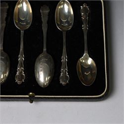 1930s silver three piece cruet set, comprising pepper shaker, open salt and mustard pot, with two matched silver spoons, together with a set of 1930s silver teaspoons, all cased and hallmarked