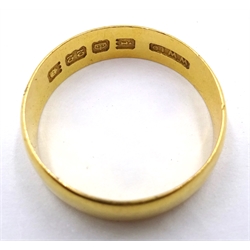  22ct gold band London 1924 approx 3.2gm   