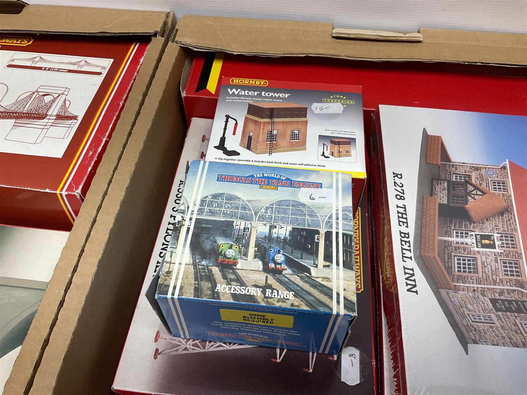 Hornby '00' gauge construction kits for trackside buildings