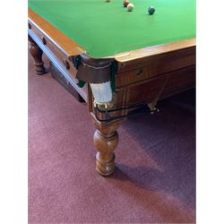 Burroughes and Watts (Soho, London: 1839-1900) - late 19th century oak full size billiard or snooker table, on eight turned supports, thick slate bed.
Currently situated in storage, ready for delivery. Currently in storage. Sold as per image.